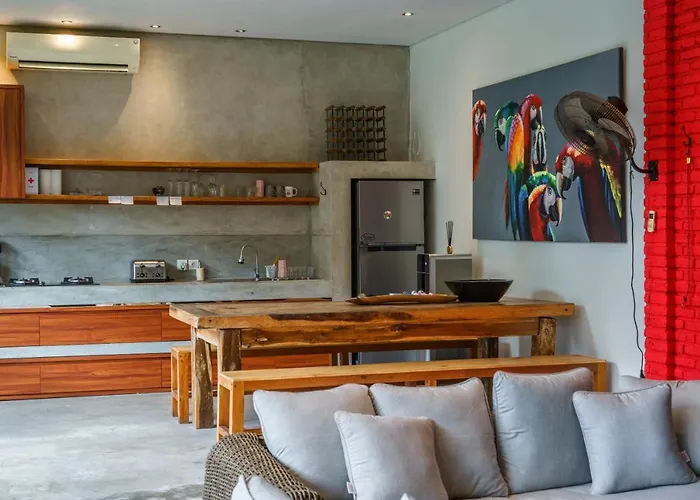 The Jungalow - 2Br Berawa Villa Near Beach, Cafe Del Mar & Padel Villa Canggu