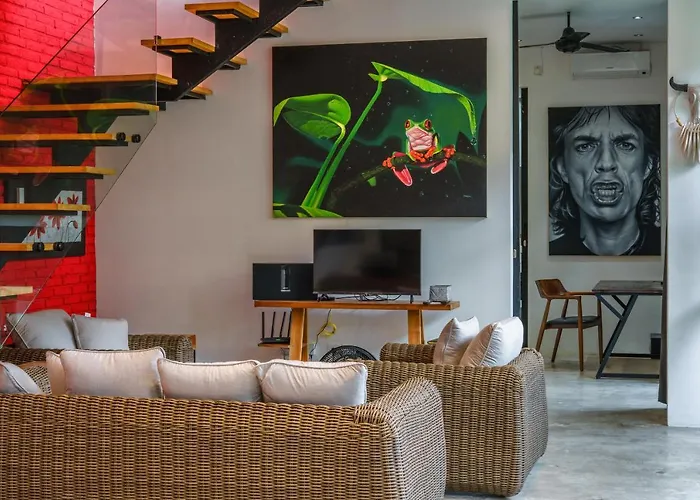 The Jungalow - 2Br Berawa Villa Near Beach, Cafe Del Mar & Padel Villa Canggu