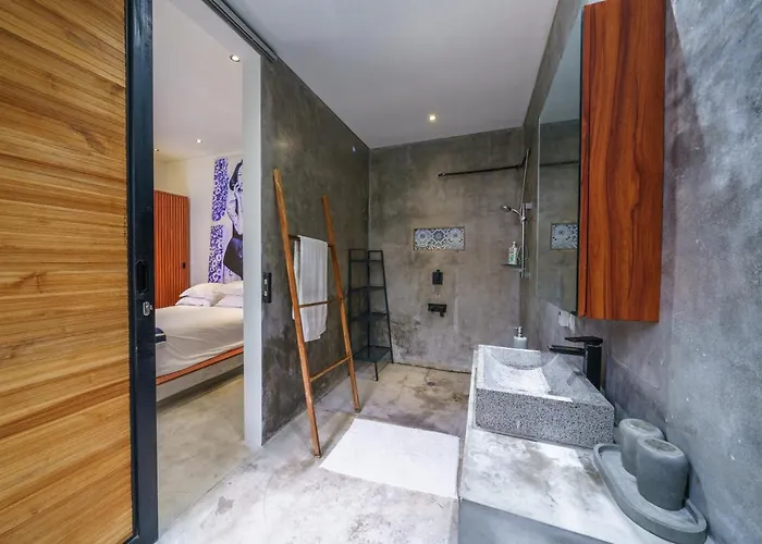 The Jungalow - 2Br Berawa Villa Near Beach, Cafe Del Mar & Padel Villa Canggu