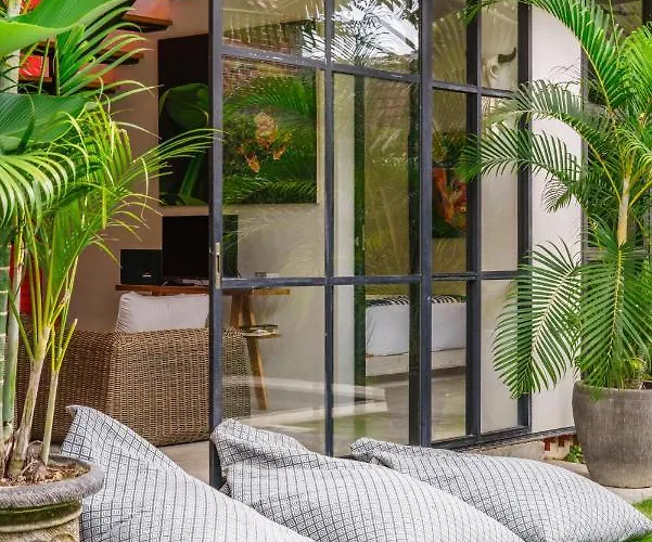 The Jungalow - 2Br Berawa Villa Near Beach, Cafe Del Mar & Padel * Canggu