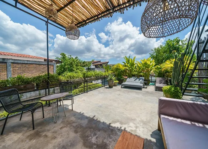The Jungalow - 2Br Berawa Villa Near Beach, Cafe Del Mar & Padel Villa Canggu