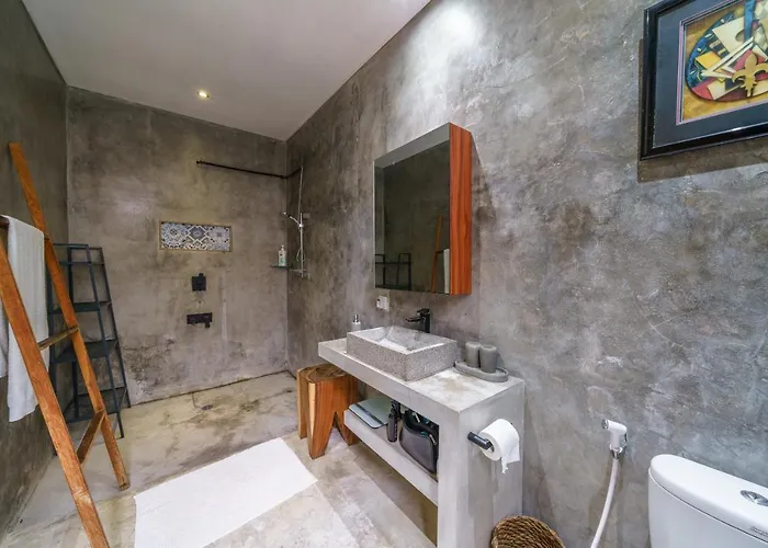 The Jungalow - 2Br Berawa Villa Near Beach, Cafe Del Mar & Padel Canggu