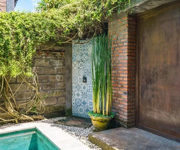 Villa The Jungalow - 2Br Berawa Villa Near Beach, Cafe Del Mar & Padel *