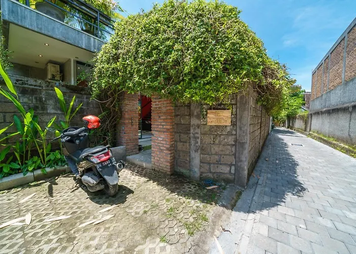 The Jungalow - 2Br Berawa Villa Near Beach, Cafe Del Mar & Padel Canggu