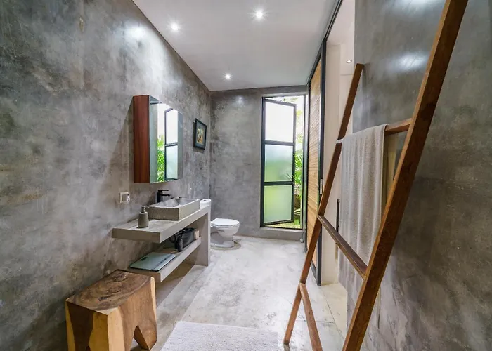 The Jungalow - 2Br Berawa Villa Near Beach, Cafe Del Mar & Padel * Canggu