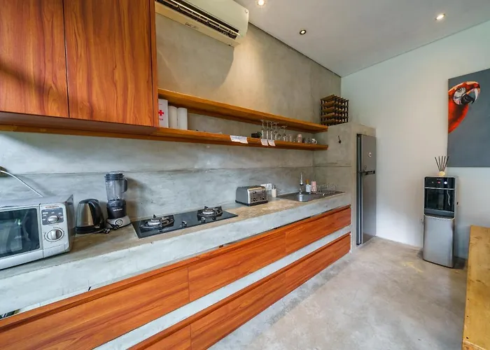 The Jungalow - 2Br Berawa Villa Near Beach, Cafe Del Mar & Padel Villa