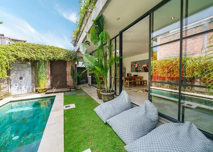 The Jungalow - 2Br Berawa Villa Near Beach, Cafe Del Mar & Padel Villa *