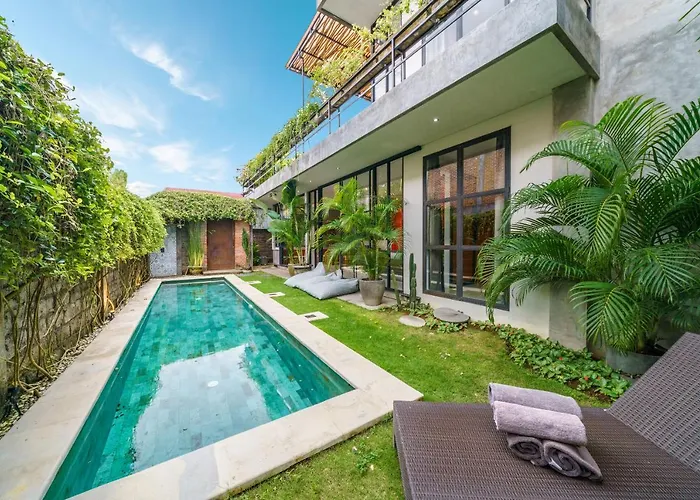 The Jungalow - 2Br Berawa Villa Near Beach, Cafe Del Mar & Padel Villa