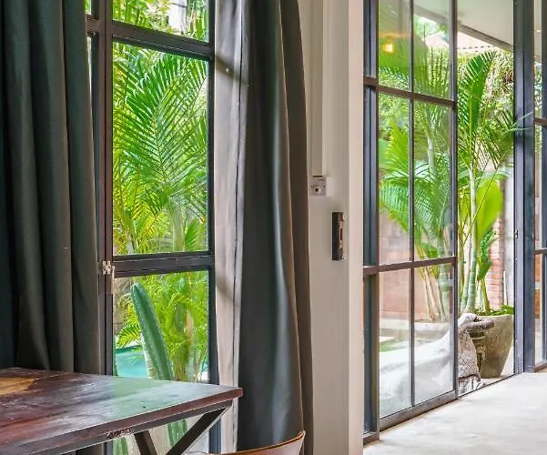 The Jungalow - 2Br Berawa Villa Near Beach, Cafe Del Mar & Padel Villa *