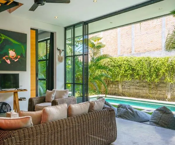 Villa The Jungalow - 2Br Berawa Villa Near Beach, Cafe Del Mar & Padel